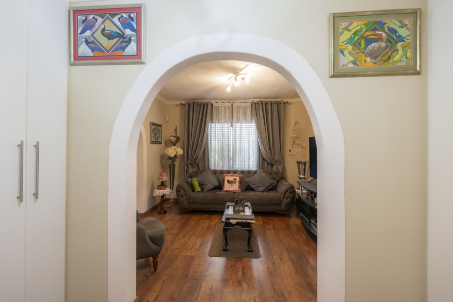5 Bedroom Property for Sale in Middedorp Western Cape
